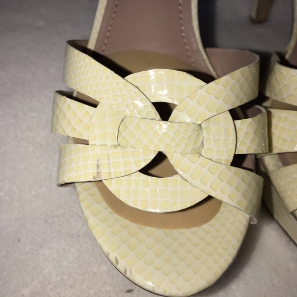 Vince Camuto sandals - Picture 5 of 7